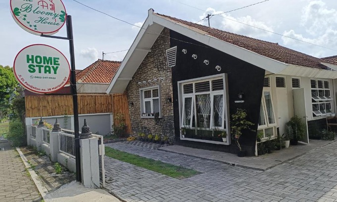 Yogyakarta House | The Bloomy House