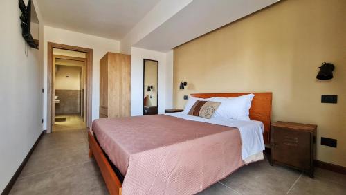 Bagheria Apartment | The blue and red rooms