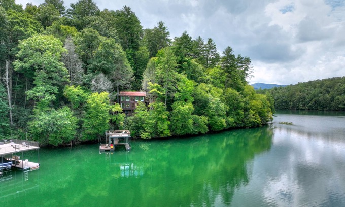 Blue Ridge Cabin | The Blue Canoe | Cozy Lakefront Getaway in Blue Ridge | Rustic and Elegant