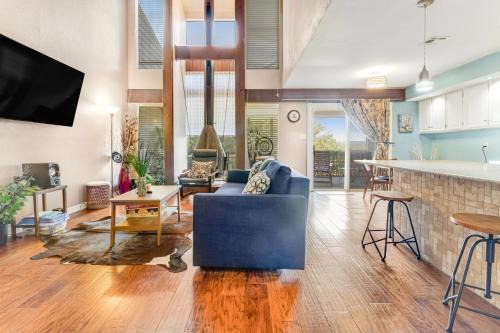 Point Venture House | The Blue Condominium