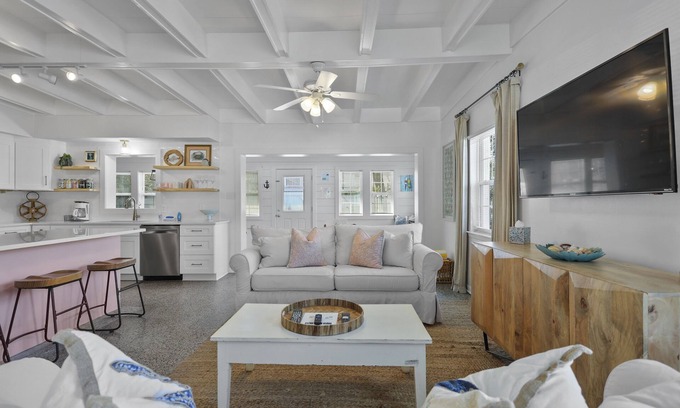 Savannah Beach House | The Blue Crab House-Pool, hot tub, and stone's throw to the beach