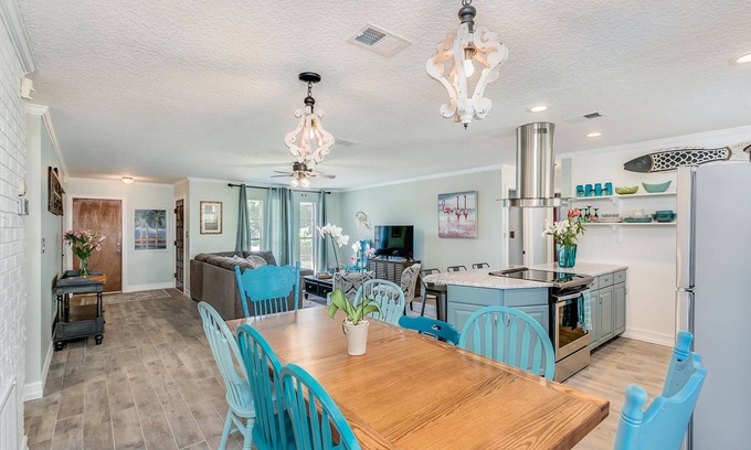 Seacoast Shores House | The Blue Fin Bungalow- Coastal Comfort & Beauty. 1 Block to the Beach -Sleeps 10