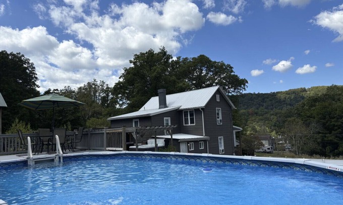 Ohiopyle House | The Blue Heron · Walk to the Falls! Celebrate the Season in Ohiopyle!