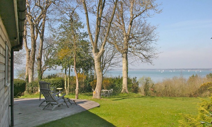 Cowes House | 'The Blue House', A cottage with a beach and sea view. AVAILABLE this bank Hols!