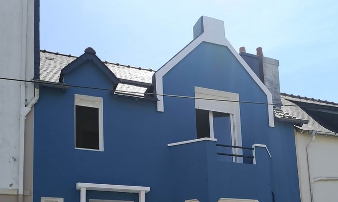Telgruc-sur-Mer House | The blue house near the sea