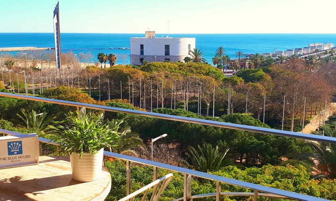 La Vila Olimpica del Poblenou Apartment | THE BLUE HOUSE otherwise discover Barcelona which sees the sea from the terrace