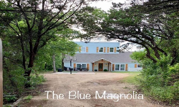 Lake Whitney House | The Blue Magnolia Lodge
