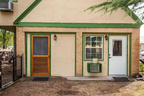 Alpine House | The Blue Room - Charming Studio, Great Location!