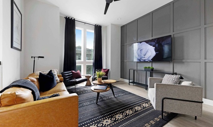 Five Points House | The Bluestem - Stylish Design, Rooftop w/Firepit!