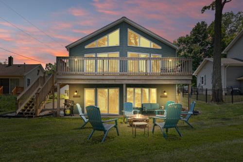 Paw Paw Lake House | The Bluff House