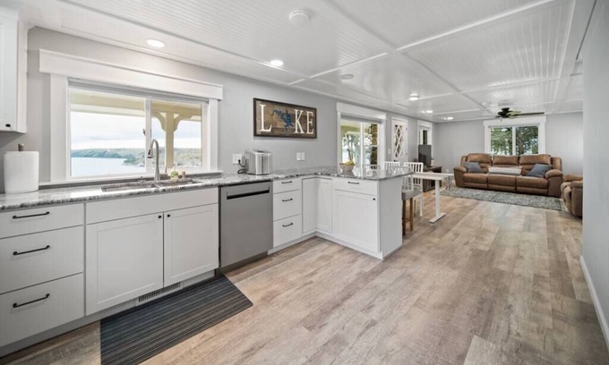 Osage Beach House | The Bluffs @ The Old Swiss Village - Lake View!