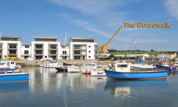West Bay Cottage | THE BOARDWALK, family friendly, country holiday cottage in West Bay