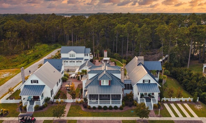 Oriental House | The Boathouse at River Dunes, Private Coastal Retreat with Pool & 4 Guest Houses
