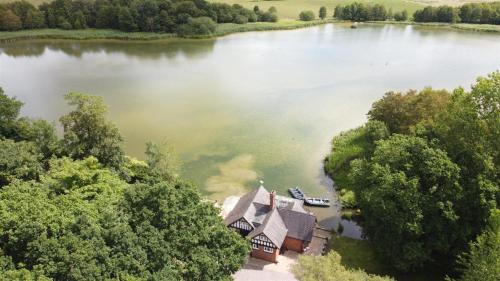 Lichfield House | The Boathouse