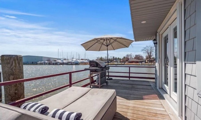 Harrison Boat Rental | The Boathouse - Clinton River at Lake St. Clair