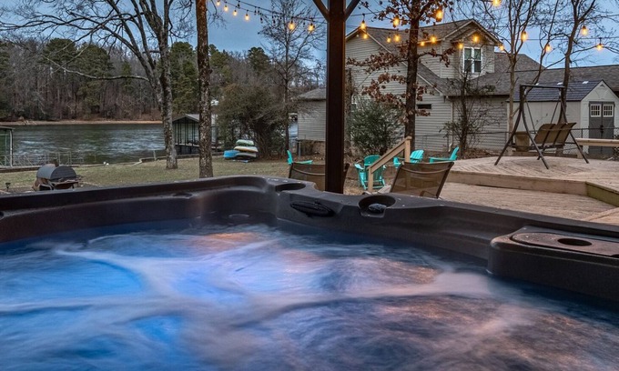 Lake Hamilton House | "The Bobby", Lake Hamilton, Hot Tub, Firepit, Kayaks, Pedal Boat, Boat Dock