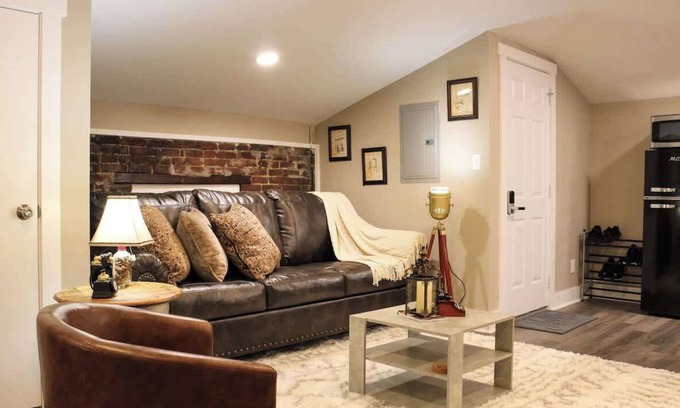Butchertown Apartment | The Bonded Lounge Butchertown