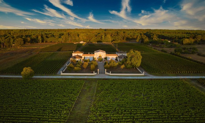 Saint-Laurent-de-Medoc Villa | The Borneo Tower at Château Saint Laurent