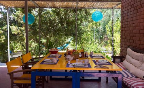 Saronida House | THE BOUCAMVIGLIA BEACH HOUSE