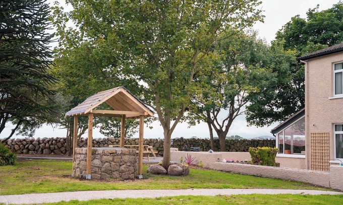 Annalong House | The Brambles Retreat in the Mourne Mountains, sleeps 16, 8 bedrooms and a bar