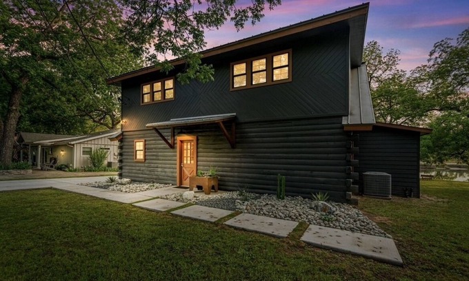 Dennis House | The Brazos Sugar Shack - 3/2, Waterfront w/2 story dock
