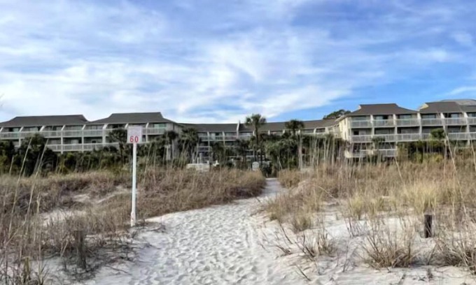 North Forest Beach Condo | The Breakers #201 - Hilton Head Oceanfront Condo Complex