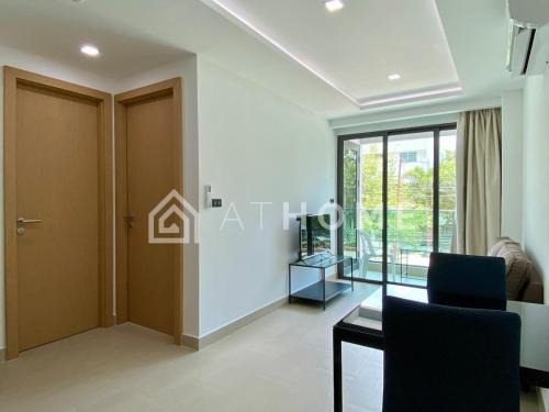 Bang Sare Apartment | The Breeze Beachside