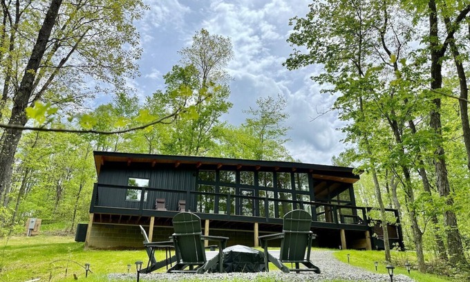 McArthur Cabin | The Briar House-a modern, stylish, spacious romantic cabin w/hot tub & trails!