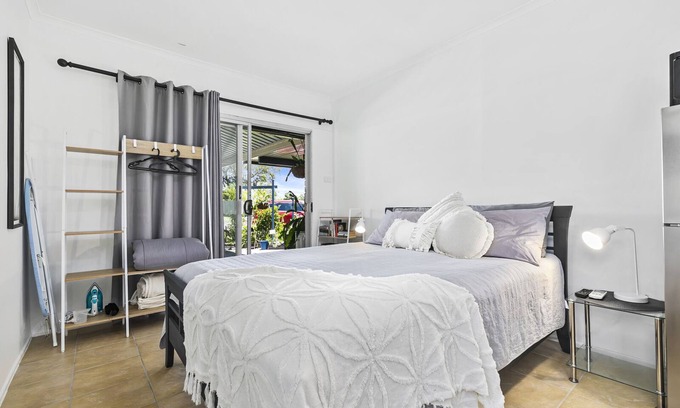 Bellara Apartment | The Brick Batch - Holiday unit
