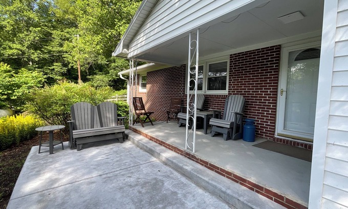 Dugspur House | The Brick Bungalow at Floyd Pike
