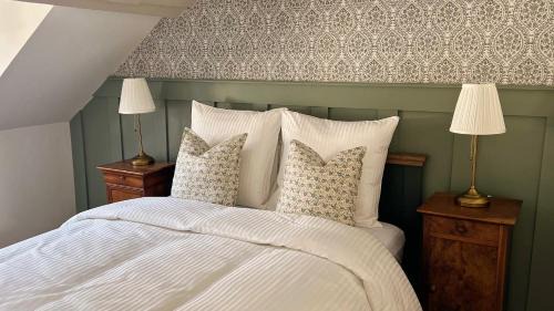 La Roche-Guyon Apartment | The Brick House - Appartement Renoir