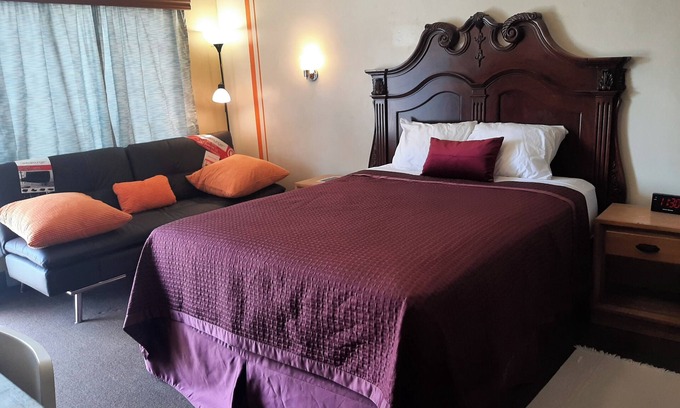 March Air Reserve Base Hotel | THE BROWN ROOM-Charming & Quiet THEMED Retro-Motel on Historic Route