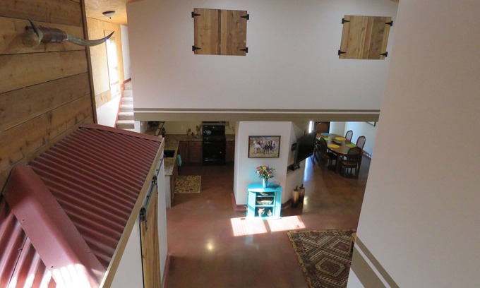 Manhattan House | the Bunkhouse - just 5 minutes from downtown Manhattan