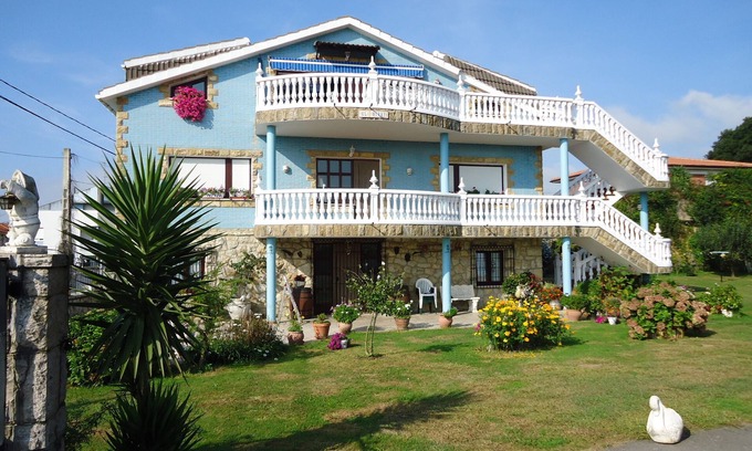 Somo Apartment | The Burby II apartment with garden in Somo (Cantabria).