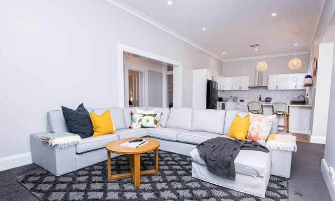 Orange House | The Byng House - Grand & Central, Entertain 12 ppl