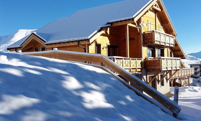 La Toussuire Ski Chalet | THE CHALET KRISSYANN - 100M SKIING - SOUTH FACING - 14 PEOPLE - 140 M2