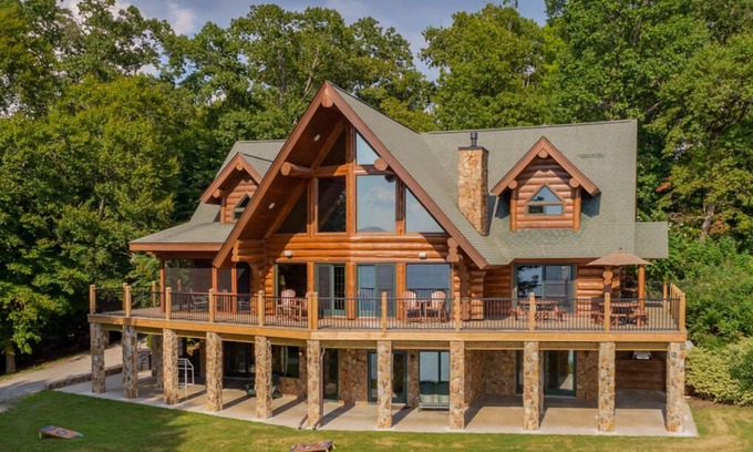 Bracey House | The Cabin at Lake Gaston
