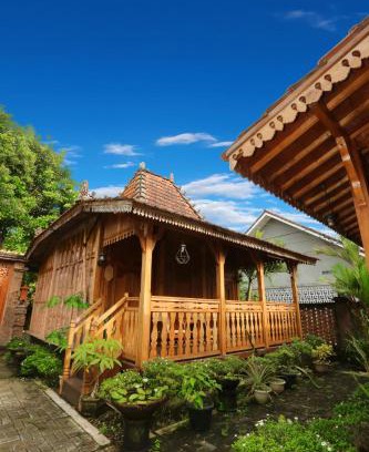 Mertoyudan House | The Cabin Corner