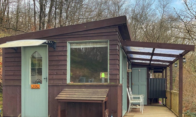 Llanybydder Apartment | The Cabin In The Woods - UK49023