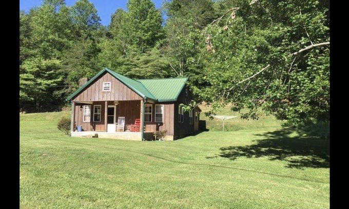 Gatlinburg - Pigeon Forge Cabin | The cabins at Mill Creek - the farmhouse