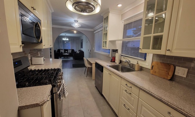 York - Haig House | The Canal House- 6 Bedrooms w/Fire Pit -5min walk to Canal/5min drive-Downtown