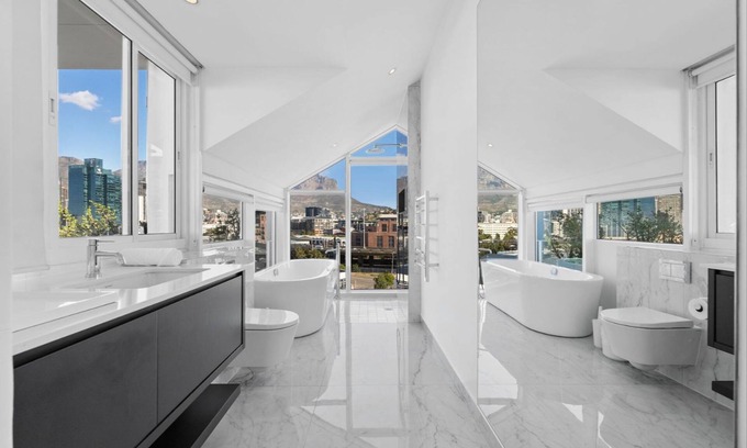 Victoria and Alfred Waterfront Apartment | The Canal Three Bedroom Pool Duplex Penthouse - 505