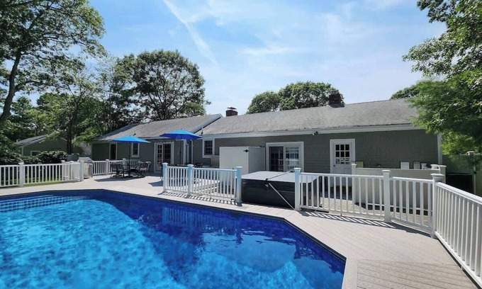 Osterville House | The Cape Escape