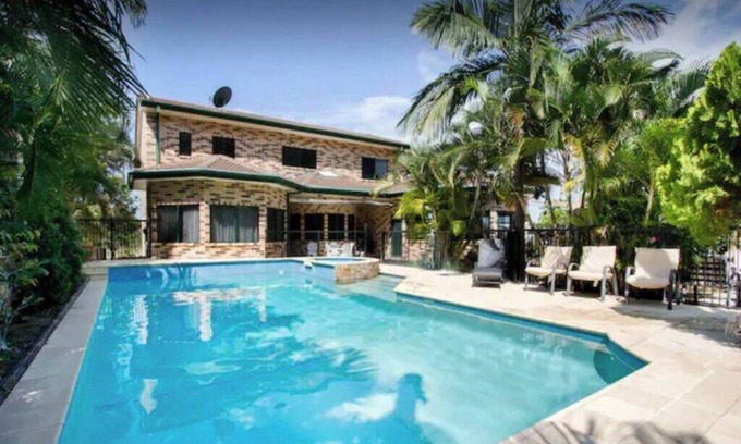 Hideaway Bay House | The Captains Retreat - Family Friendly Beach house
