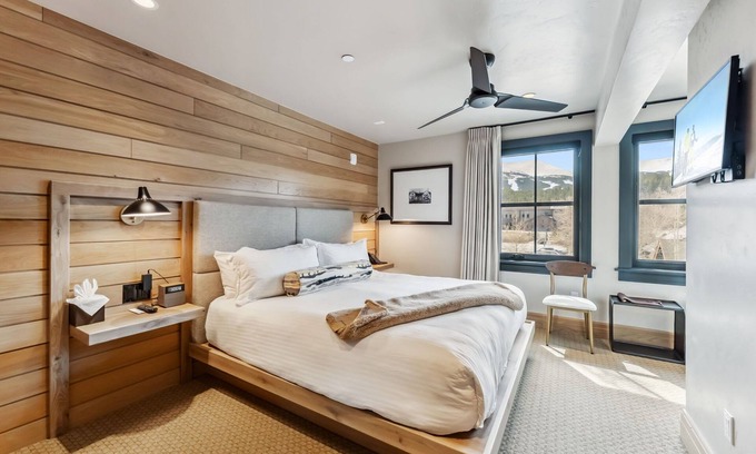 Historic District Condo | The Carlin Washington | King bed, views