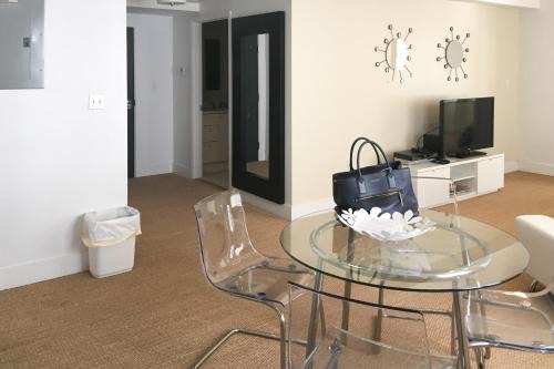 South Beach Apartment | The Carlyle 3G
