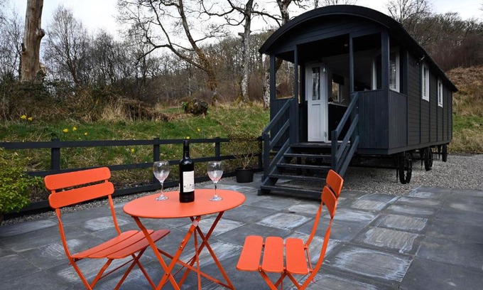 Fort William House | The Carriage