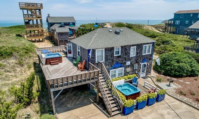 Nags Head Apartment | The Carriage House I (Upper) | 95 ft from the beach | Dog Friendly, Hot Tub | Nags Head