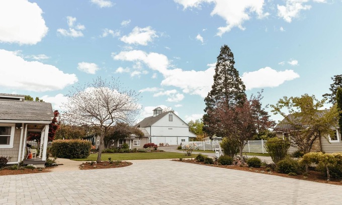 Medford Villa | The Carriage House: One bedroom w/kitchen & full bath.