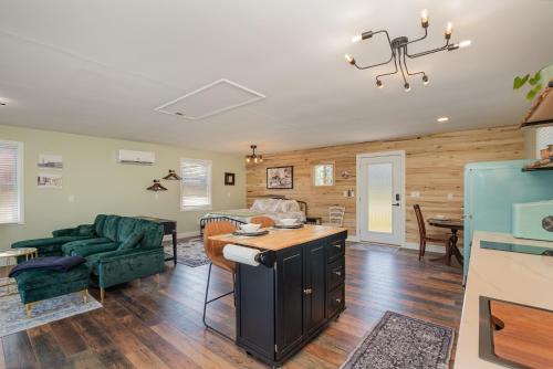 Warsaw House | The Carriage House